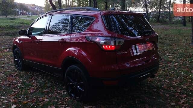 Красный Форд Эскейп, объемом двигателя 2 л и пробегом 153 тыс. км за 12300 $, фото 7 на Automoto.ua