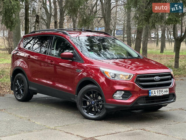 Красный Форд Эскейп, объемом двигателя 2 л и пробегом 121 тыс. км за 14999 $, фото 2 на Automoto.ua