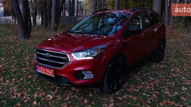 Красный Форд Эскейп, объемом двигателя 2 л и пробегом 153 тыс. км за 12300 $, фото 1 на Automoto.ua