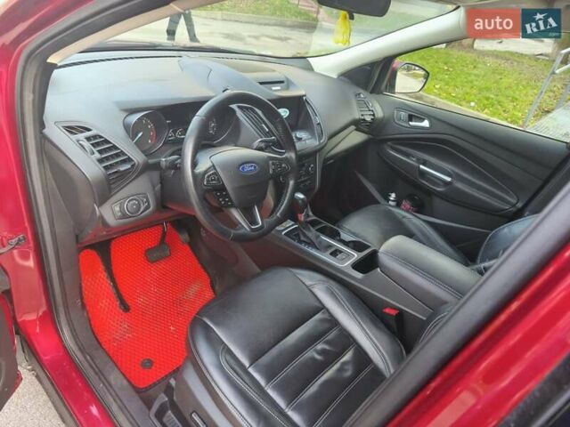 Красный Форд Эскейп, объемом двигателя 2 л и пробегом 178 тыс. км за 15000 $, фото 1 на Automoto.ua