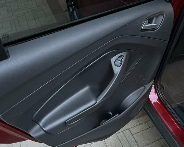 Красный Форд Эскейп, объемом двигателя 2 л и пробегом 170 тыс. км за 13500 $, фото 19 на Automoto.ua