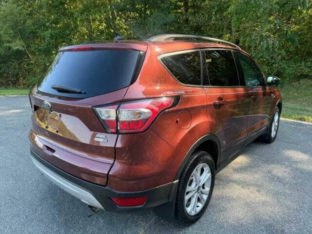 Красный Форд Эскейп, объемом двигателя 1.5 л и пробегом 88 тыс. км за 9500 $, фото 3 на Automoto.ua