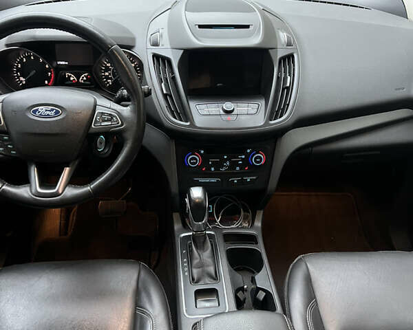 Красный Форд Эскейп, объемом двигателя 1.5 л и пробегом 72 тыс. км за 14600 $, фото 2 на Automoto.ua