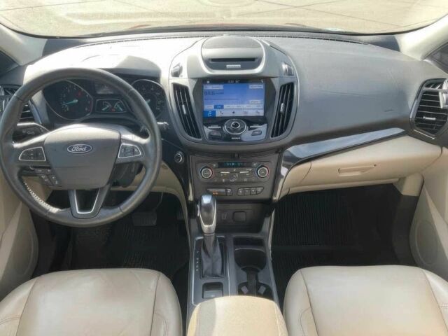 Красный Форд Эскейп, объемом двигателя 2 л и пробегом 47 тыс. км за 10000 $, фото 6 на Automoto.ua