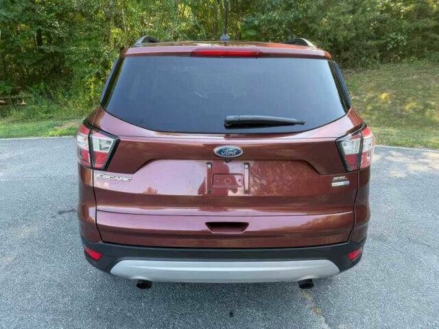 Красный Форд Эскейп, объемом двигателя 1.5 л и пробегом 88 тыс. км за 9500 $, фото 4 на Automoto.ua