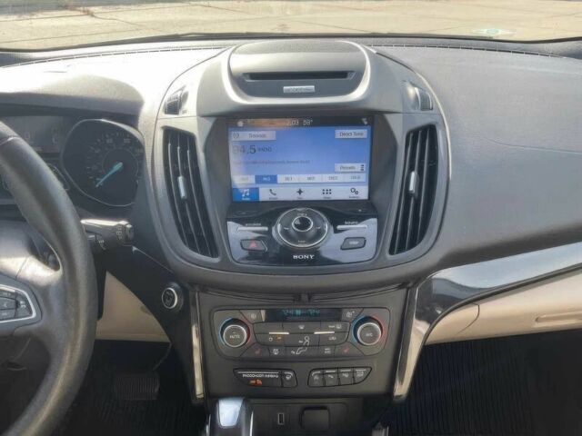 Красный Форд Эскейп, объемом двигателя 2 л и пробегом 47 тыс. км за 10000 $, фото 8 на Automoto.ua