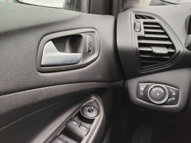 Красный Форд Эскейп, объемом двигателя 0 л и пробегом 200 тыс. км за 12500 $, фото 12 на Automoto.ua