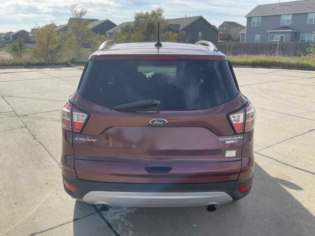 Красный Форд Эскейп, объемом двигателя 2 л и пробегом 47 тыс. км за 10000 $, фото 4 на Automoto.ua