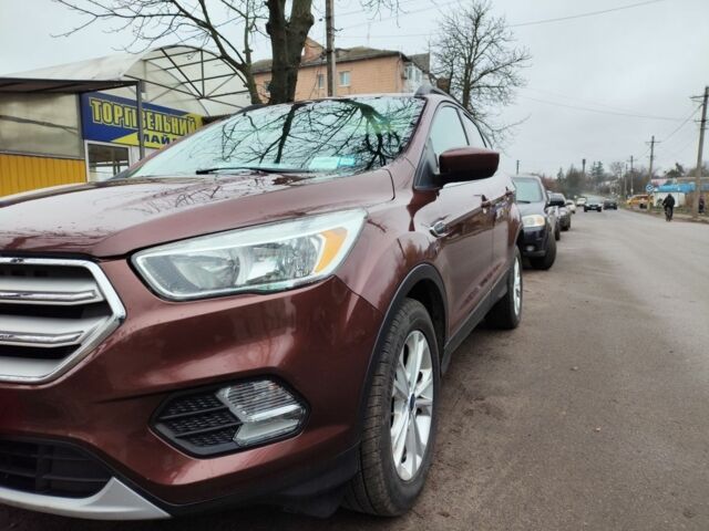 Красный Форд Эскейп, объемом двигателя 0 л и пробегом 200 тыс. км за 12500 $, фото 1 на Automoto.ua