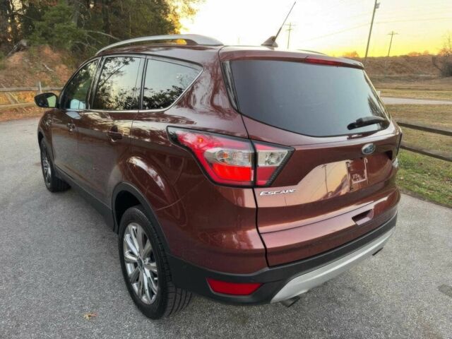 Красный Форд Эскейп, объемом двигателя 2 л и пробегом 43 тыс. км за 9800 $, фото 4 на Automoto.ua