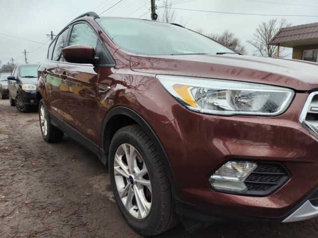 Красный Форд Эскейп, объемом двигателя 0 л и пробегом 200 тыс. км за 12500 $, фото 3 на Automoto.ua