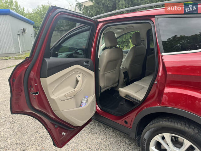 Червоний Форд Ескейп, об'ємом двигуна 1.5 л та пробігом 112 тис. км за 18000 $, фото 4 на Automoto.ua