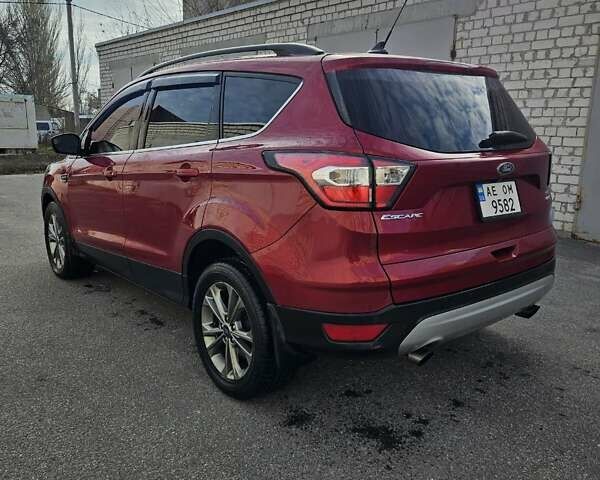 Красный Форд Эскейп, объемом двигателя 1.5 л и пробегом 154 тыс. км за 15000 $, фото 3 на Automoto.ua