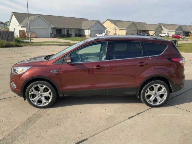 Красный Форд Эскейп, объемом двигателя 2 л и пробегом 47 тыс. км за 10000 $, фото 2 на Automoto.ua