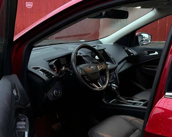 Красный Форд Эскейп, объемом двигателя 1.5 л и пробегом 175 тыс. км за 11999 $, фото 4 на Automoto.ua