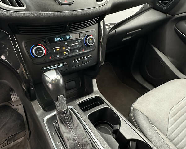 Червоний Форд Ескейп, об'ємом двигуна 1.5 л та пробігом 235 тис. км за 11500 $, фото 11 на Automoto.ua