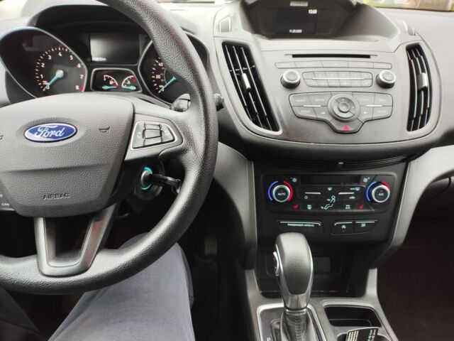 Красный Форд Эскейп, объемом двигателя 0 л и пробегом 200 тыс. км за 12500 $, фото 10 на Automoto.ua