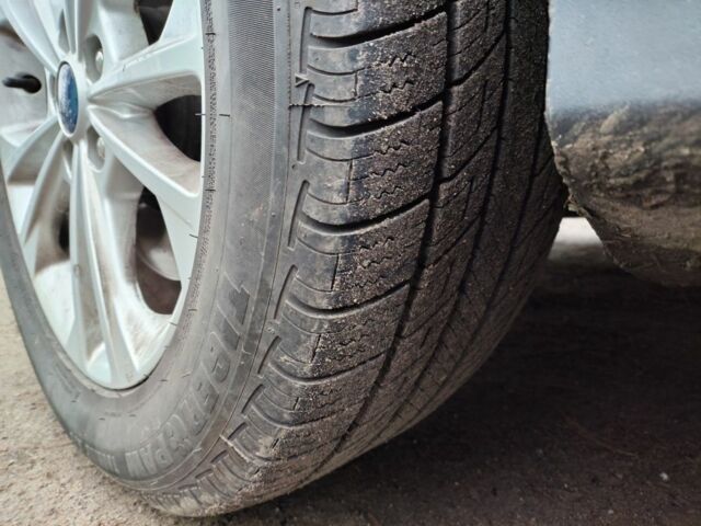 Красный Форд Эскейп, объемом двигателя 0 л и пробегом 200 тыс. км за 12500 $, фото 9 на Automoto.ua