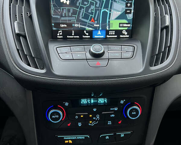 Красный Форд Эскейп, объемом двигателя 1.5 л и пробегом 72 тыс. км за 14600 $, фото 4 на Automoto.ua