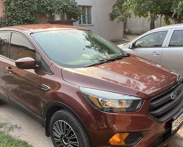 Красный Форд Эскейп, объемом двигателя 2.5 л и пробегом 161 тыс. км за 13500 $, фото 1 на Automoto.ua