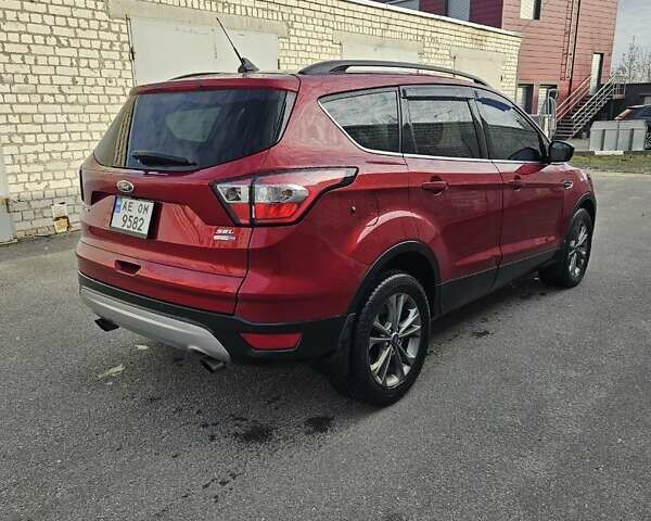 Красный Форд Эскейп, объемом двигателя 1.5 л и пробегом 154 тыс. км за 15000 $, фото 2 на Automoto.ua