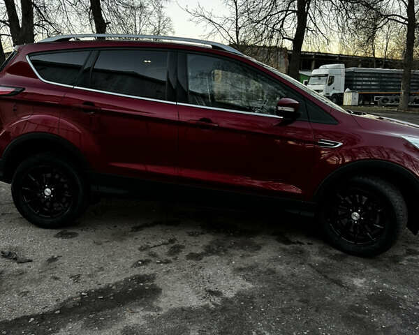 Красный Форд Эскейп, объемом двигателя 2 л и пробегом 93 тыс. км за 15300 $, фото 3 на Automoto.ua