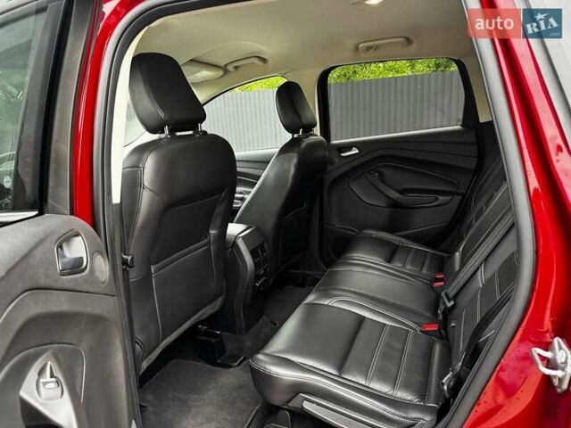 Красный Форд Эскейп, объемом двигателя 2 л и пробегом 82 тыс. км за 16100 $, фото 1 на Automoto.ua