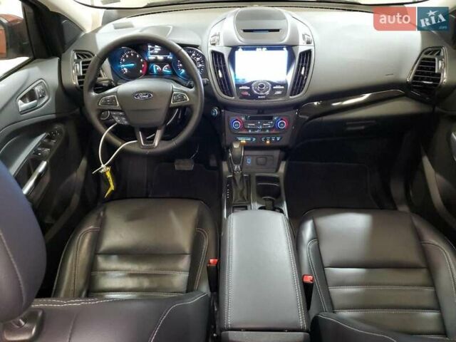 Красный Форд Эскейп, объемом двигателя 2 л и пробегом 38 тыс. км за 2800 $, фото 7 на Automoto.ua
