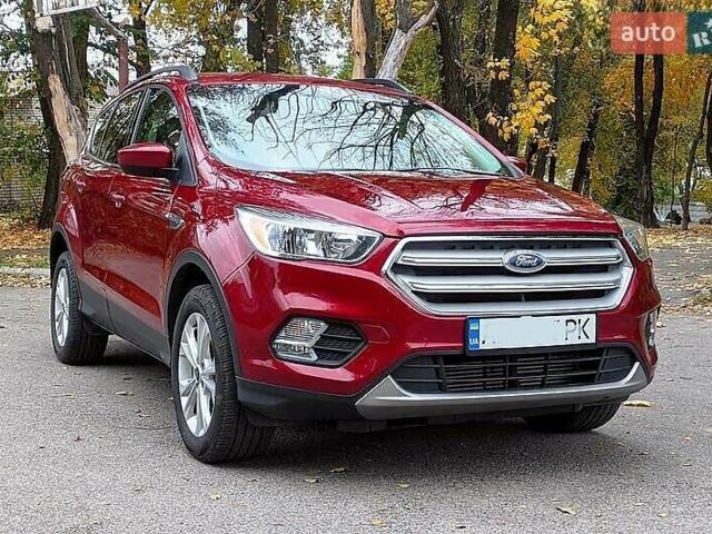 Красный Форд Эскейп, объемом двигателя 2 л и пробегом 140 тыс. км за 14800 $, фото 2 на Automoto.ua