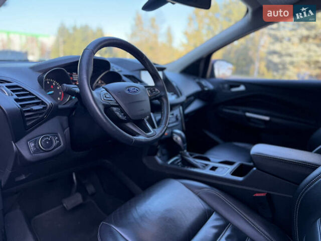 Червоний Форд Ескейп, об'ємом двигуна 2 л та пробігом 76 тис. км за 13600 $, фото 42 на Automoto.ua