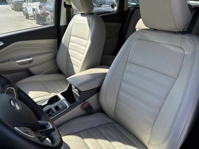 Форд Эскейп 2019 в Чернигове на Automoto.ua Красный Форд Эскейп, объемом двигателя 2 л и пробегом 39 тыс. км за 6800 $, фото 7 на Automoto.ua