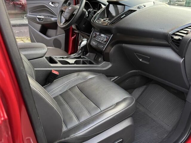 Красный Форд Эскейп, объемом двигателя 2 л и пробегом 155 тыс. км за 15200 $, фото 6 на Automoto.ua