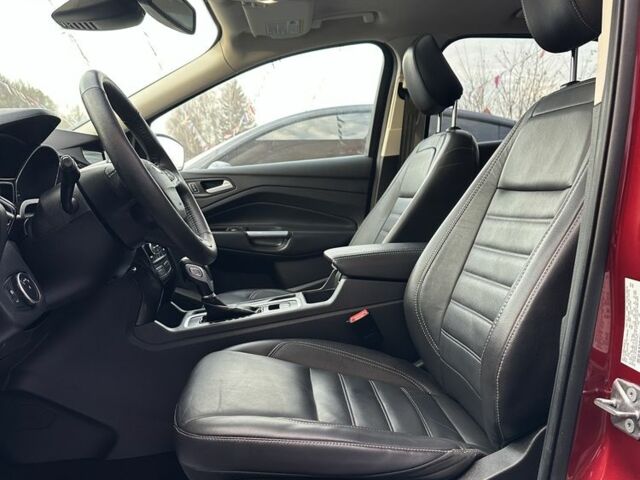 Красный Форд Эскейп, объемом двигателя 2 л и пробегом 155 тыс. км за 15200 $, фото 4 на Automoto.ua