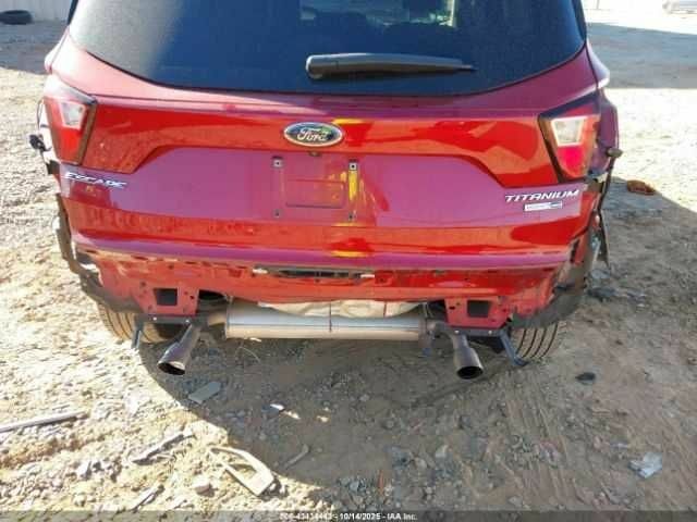 Красный Форд Эскейп, объемом двигателя 2 л и пробегом 52 тыс. км за 3000 $, фото 15 на Automoto.ua