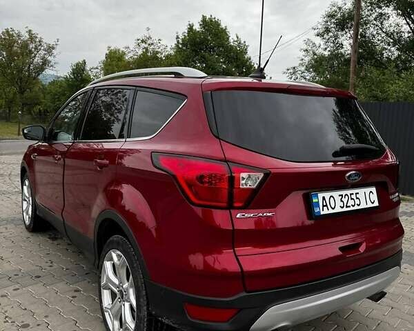 Красный Форд Эскейп, объемом двигателя 2 л и пробегом 82 тыс. км за 16100 $, фото 7 на Automoto.ua