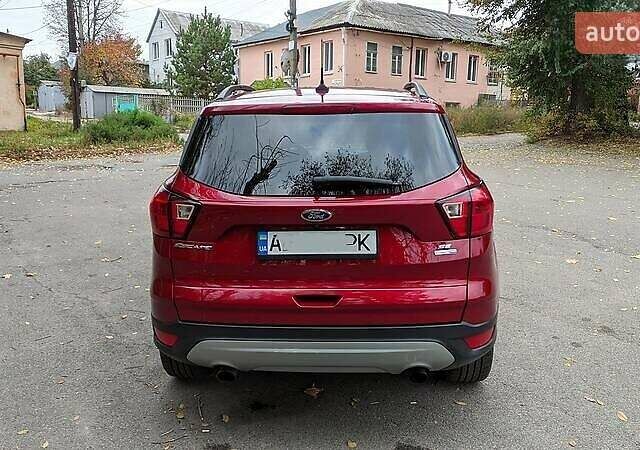 Красный Форд Эскейп, объемом двигателя 2 л и пробегом 140 тыс. км за 14800 $, фото 4 на Automoto.ua