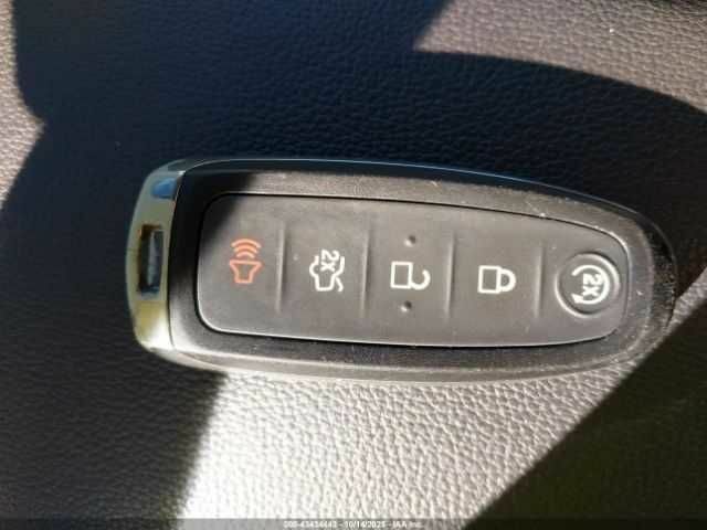 Красный Форд Эскейп, объемом двигателя 2 л и пробегом 52 тыс. км за 3000 $, фото 9 на Automoto.ua