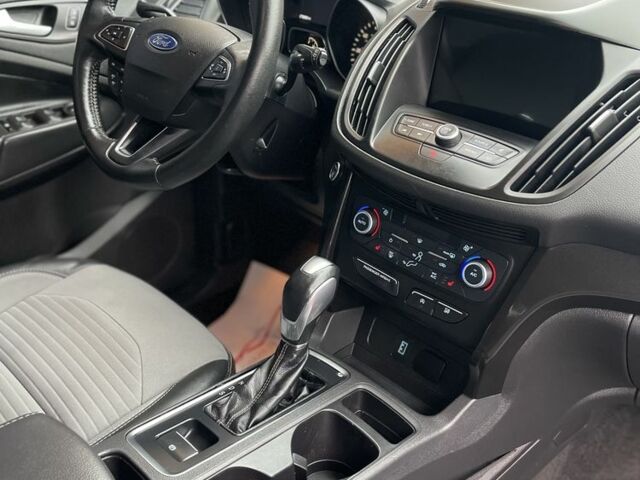 Червоний Форд Ескейп, об'ємом двигуна 2 л та пробігом 80 тис. км за 14200 $, фото 7 на Automoto.ua