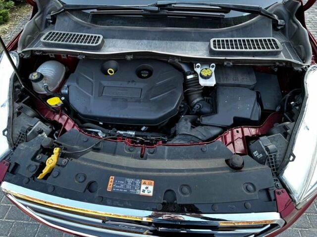 Красный Форд Эскейп, объемом двигателя 2 л и пробегом 108 тыс. км за 8900 $, фото 10 на Automoto.ua