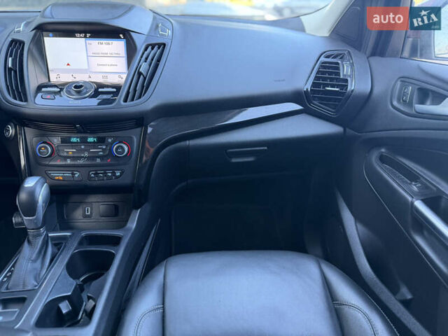 Червоний Форд Ескейп, об'ємом двигуна 2 л та пробігом 76 тис. км за 13600 $, фото 46 на Automoto.ua