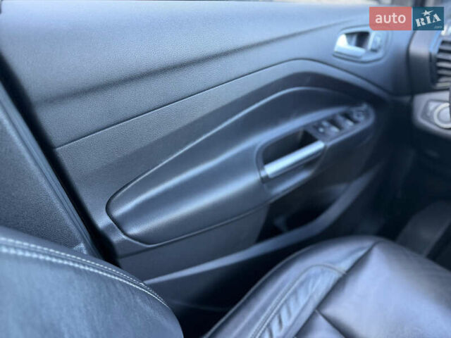 Червоний Форд Ескейп, об'ємом двигуна 2 л та пробігом 76 тис. км за 13600 $, фото 39 на Automoto.ua