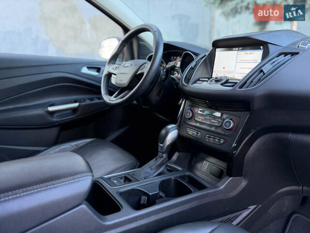 Червоний Форд Ескейп, об'ємом двигуна 2 л та пробігом 76 тис. км за 13600 $, фото 50 на Automoto.ua