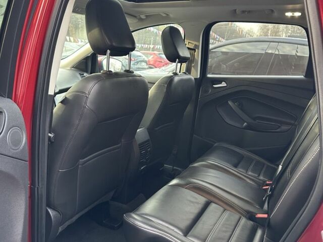 Красный Форд Эскейп, объемом двигателя 2 л и пробегом 155 тыс. км за 15200 $, фото 5 на Automoto.ua