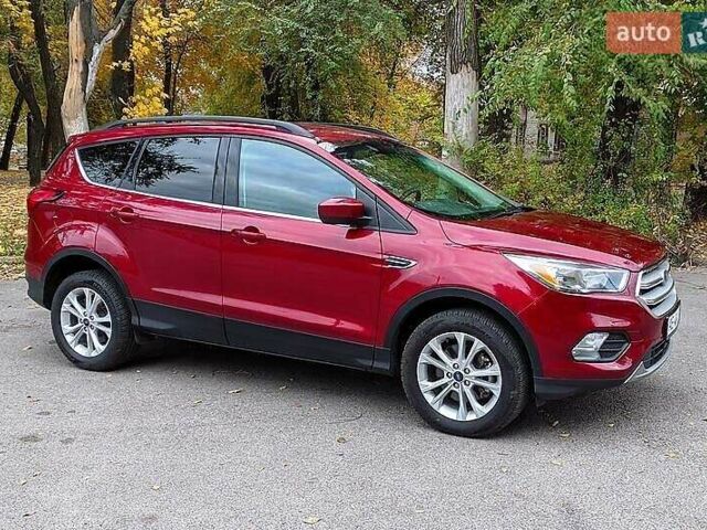 Красный Форд Эскейп, объемом двигателя 2 л и пробегом 140 тыс. км за 14800 $, фото 1 на Automoto.ua
