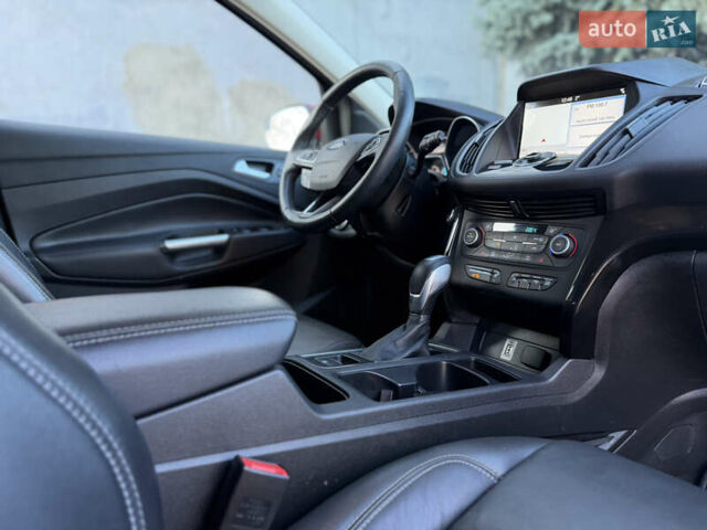 Червоний Форд Ескейп, об'ємом двигуна 2 л та пробігом 76 тис. км за 13600 $, фото 49 на Automoto.ua