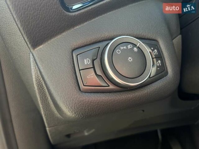 Красный Форд Эскейп, объемом двигателя 2 л и пробегом 81 тыс. км за 16990 $, фото 24 на Automoto.ua