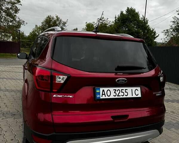 Красный Форд Эскейп, объемом двигателя 2 л и пробегом 82 тыс. км за 16100 $, фото 3 на Automoto.ua