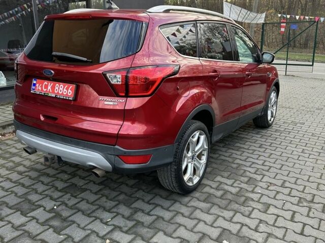 Красный Форд Эскейп, объемом двигателя 2 л и пробегом 155 тыс. км за 15200 $, фото 2 на Automoto.ua