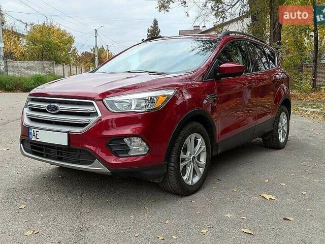 Красный Форд Эскейп, объемом двигателя 2 л и пробегом 140 тыс. км за 14800 $, фото 7 на Automoto.ua