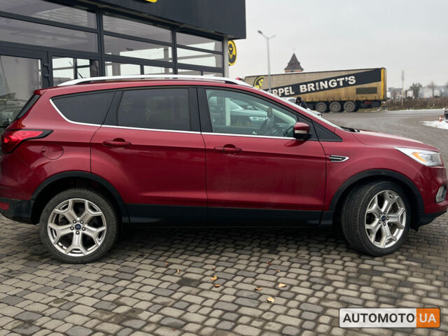 Красный Форд Эскейп, объемом двигателя 2 л и пробегом 79 тыс. км за 17200 $, фото 7 на Automoto.ua